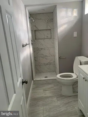 a bathroom with a toilet and a shower