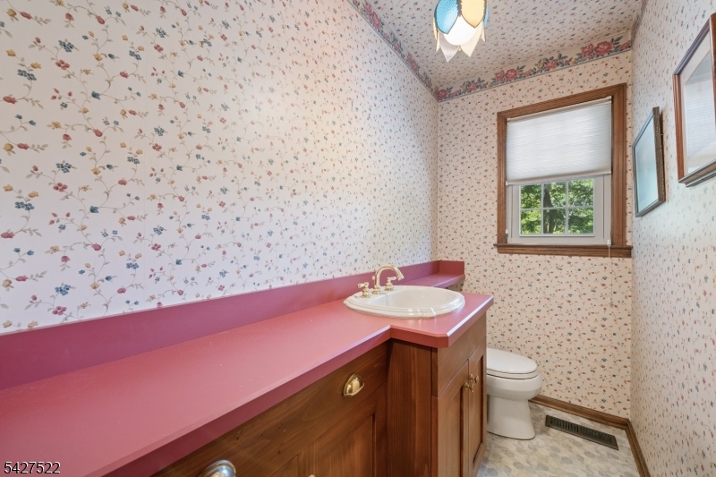 7 Horseshoe Road Whitehouse Station, NJ 08889 - Photo 26 of 47