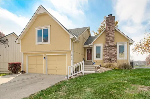 $369,000 | 3828 Northeast Beechwood Drive, Lee's Summit, MO 64064