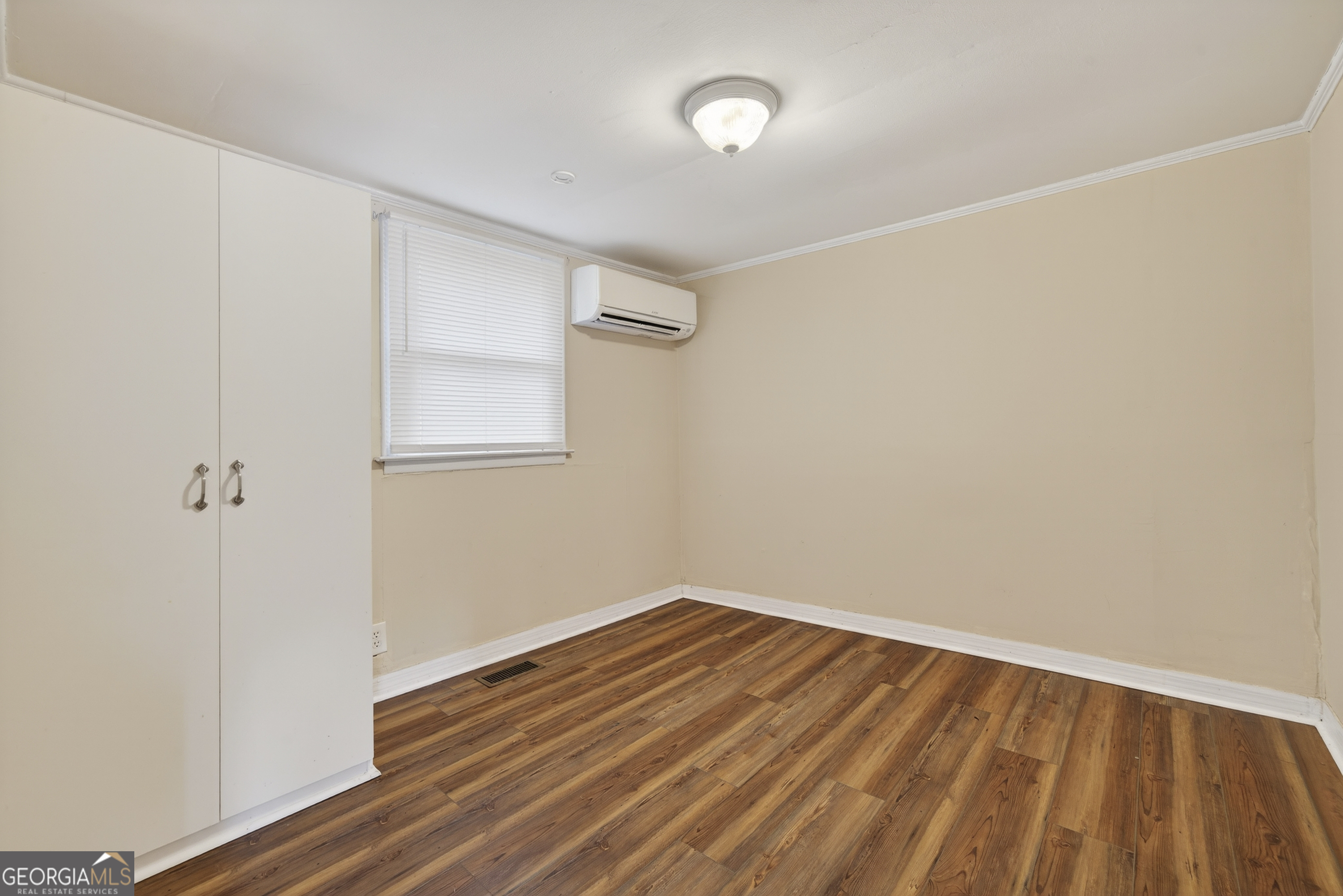 126 Elizabeth Circle Jackson, GA 30233 - Photo 24 of 41 a view of a room with wooden floor and small space