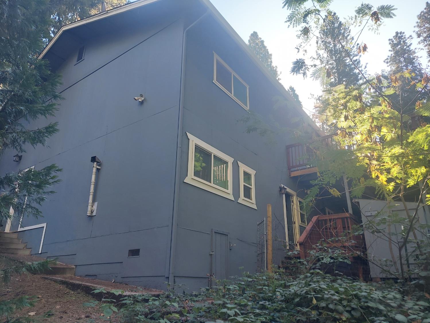 489 Alpine Drive Colfax, CA 95713 - Photo 38 of 46 a backyard of a house