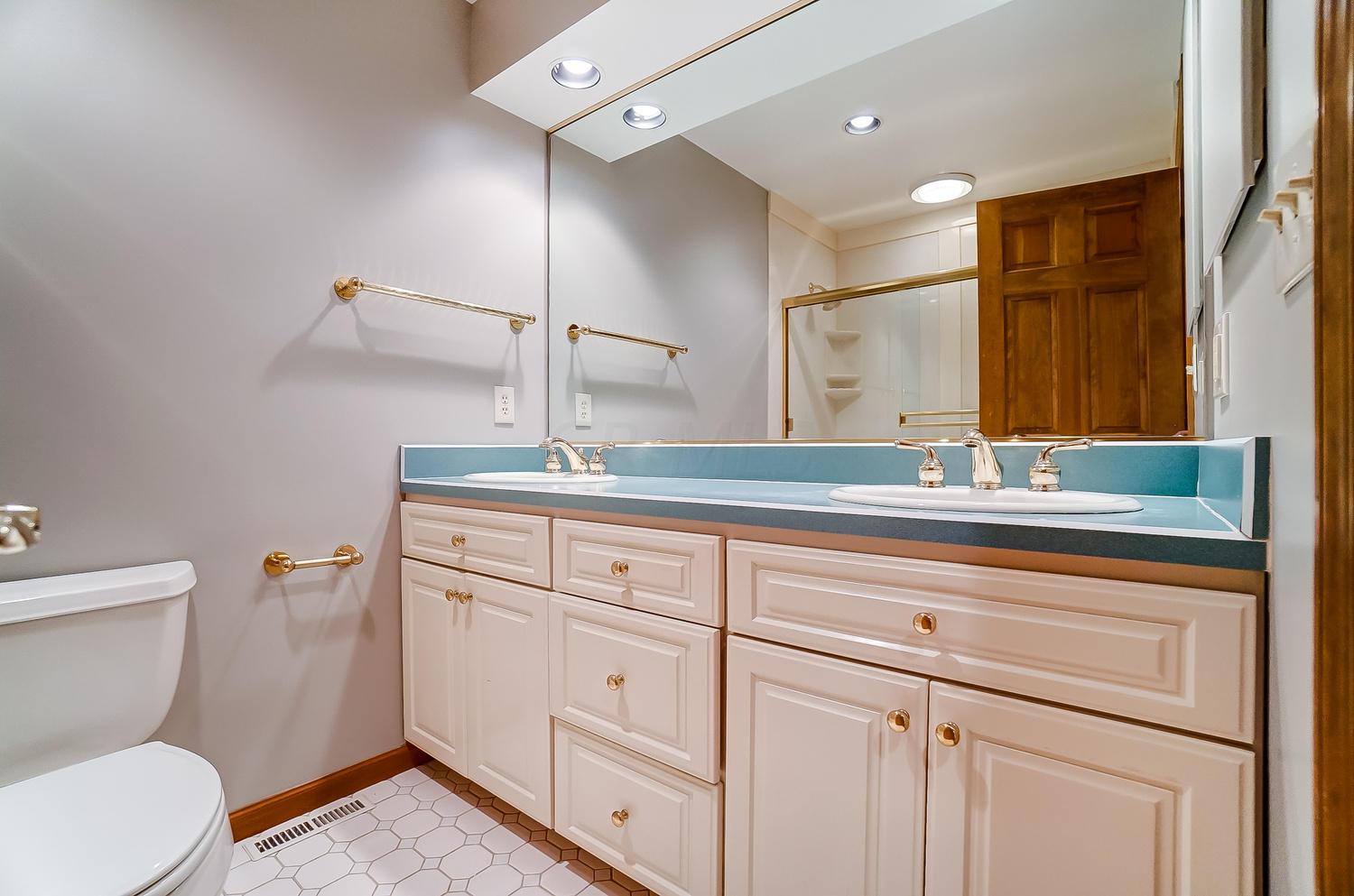 4375 Harborough Road Upper Arlington, OH 43220 - Photo 20 of 38