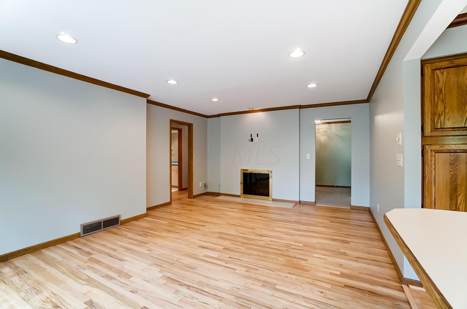 4375 Harborough Road Upper Arlington, OH 43220 - Photo 4 of 38