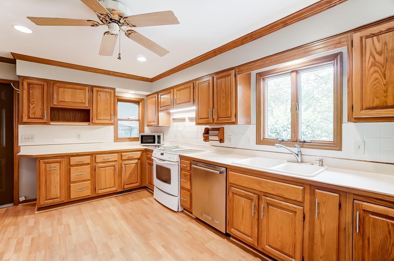 4375 Harborough Road Upper Arlington, OH 43220 - Photo 7 of 38