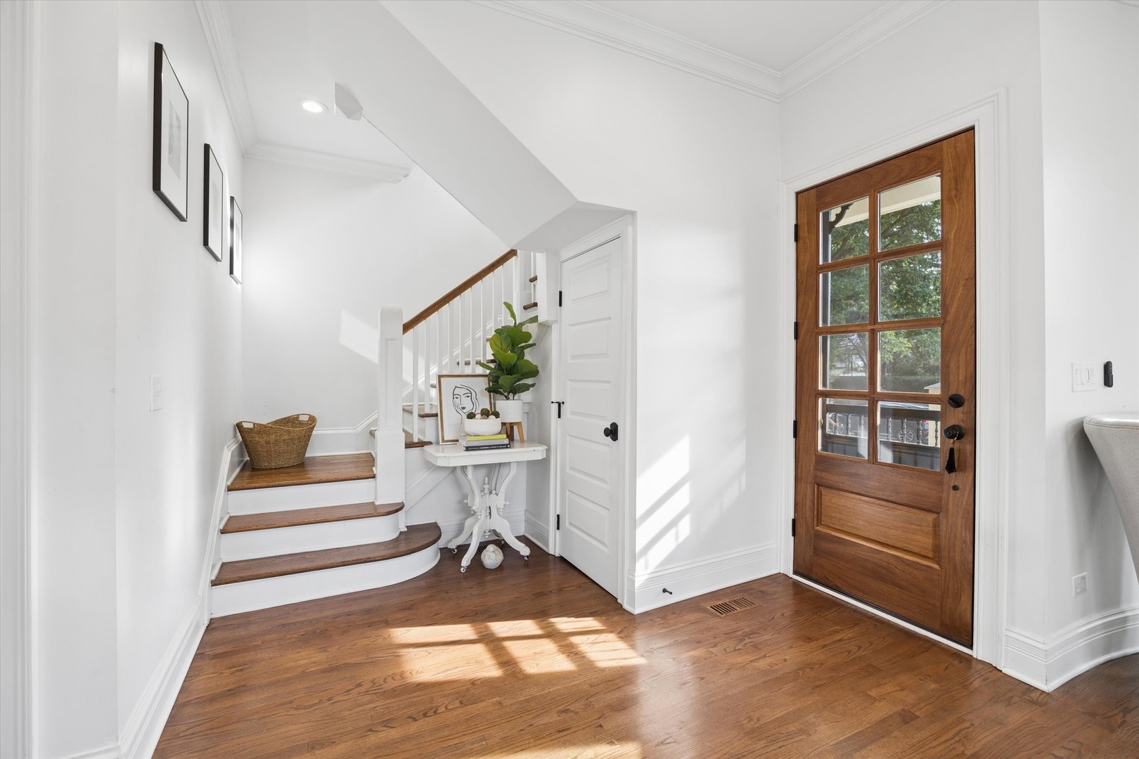 33 South Cowley Road Riverside, IL 60546 - Photo 5 of 48 Gallery Image 5