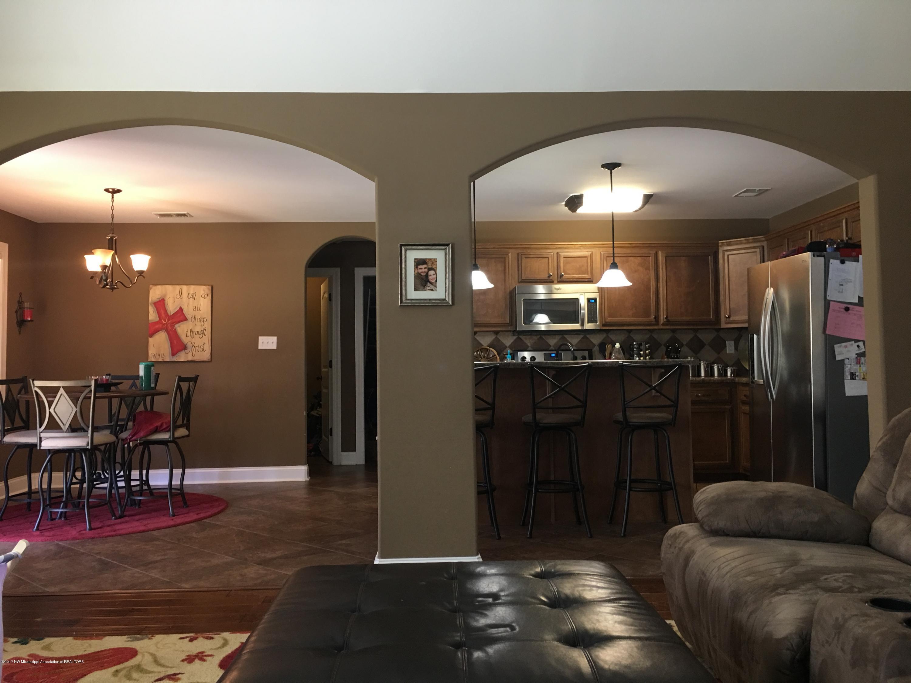 7054 Yellow Dog Road Senatobia, MS 38668 - Photo 17 of 52 LR to Kitchen
