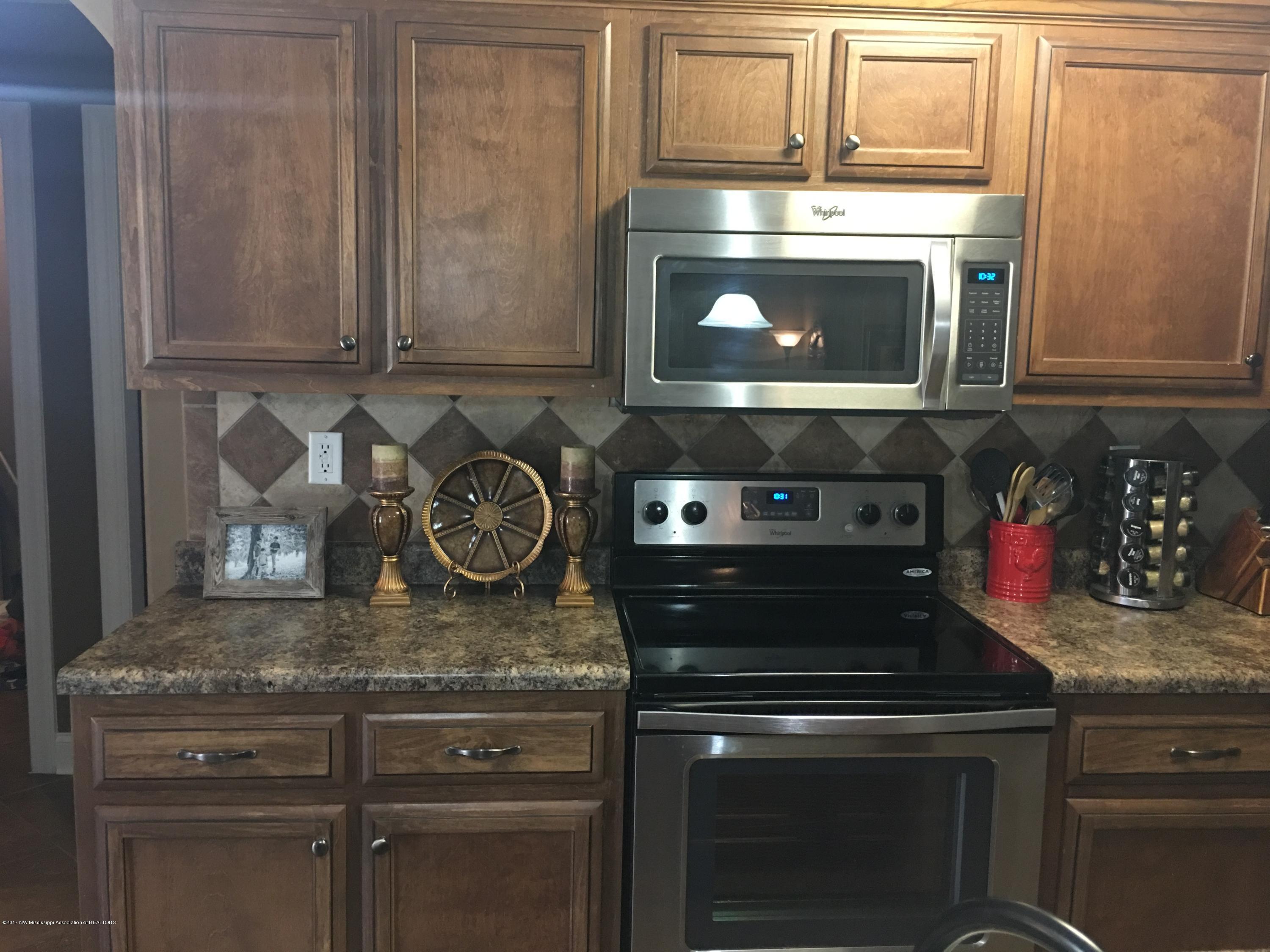 7054 Yellow Dog Road Senatobia, MS 38668 - Photo 19 of 52 Kitchen3