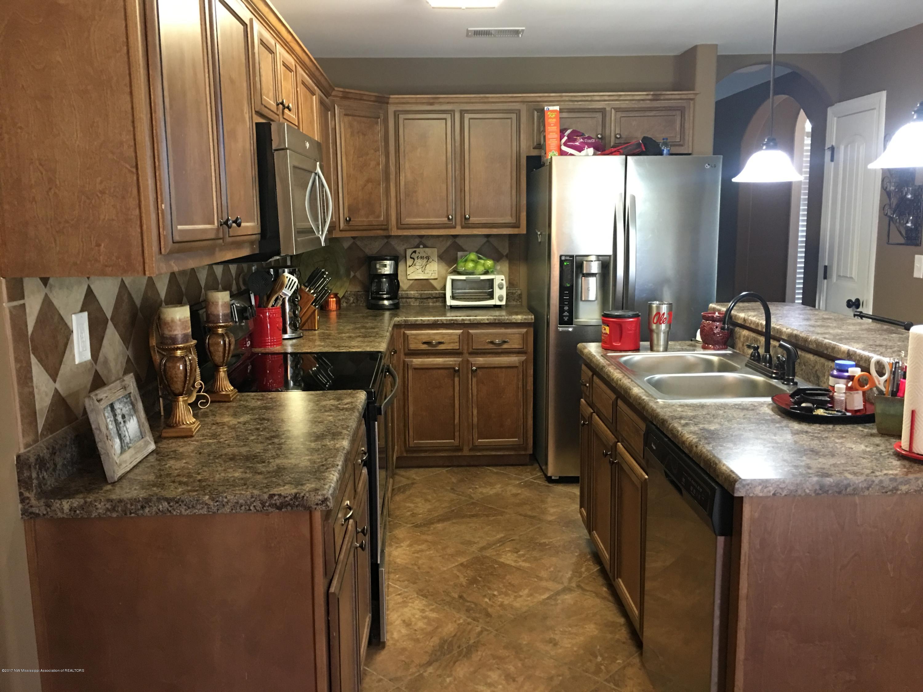 7054 Yellow Dog Road Senatobia, MS 38668 - Photo 22 of 52 Kitchen2