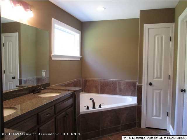 7054 Yellow Dog Road Senatobia, MS 38668 - Photo 31 of 52 Master Bath