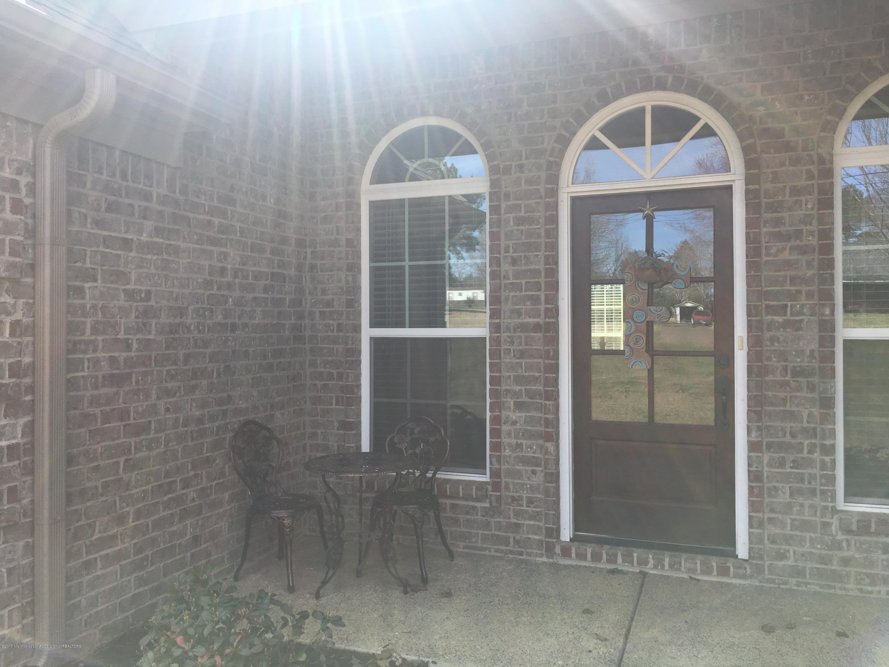 7054 Yellow Dog Road Senatobia, MS 38668 - Photo 5 of 52 Front Porch