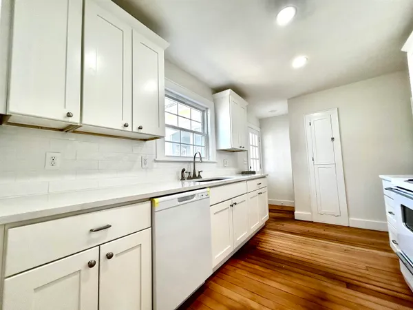 $689,900 | 7 Towle Avenue, Hampton, NH 03842