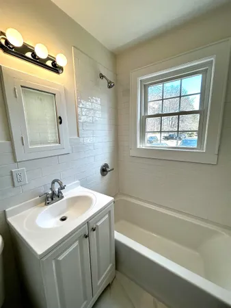 $689,900 | 7 Towle Avenue, Hampton, NH 03842