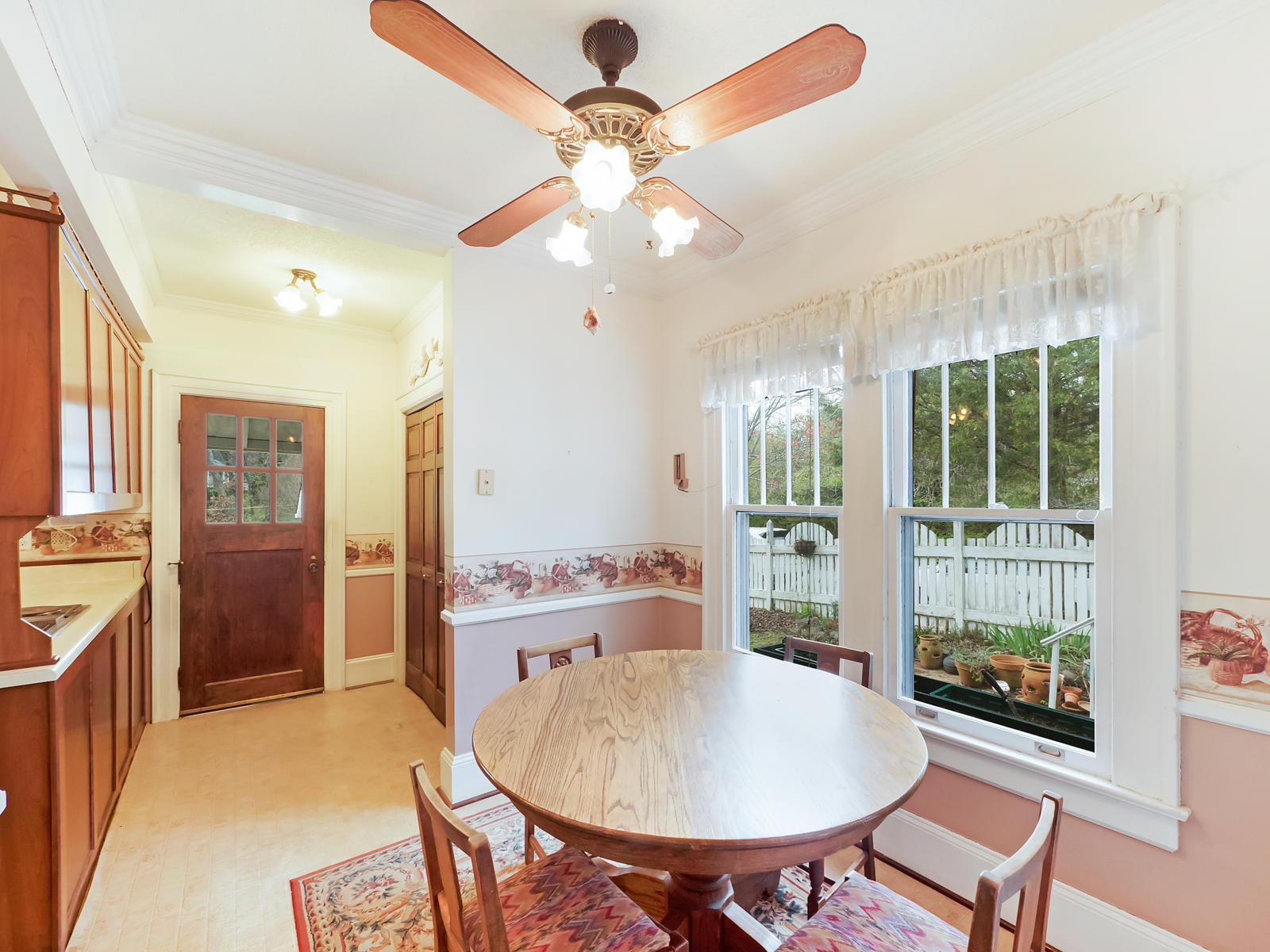 1226 Duane Road Chattanooga, TN 37405 - Photo 10 of 34 1226 Duane Breakfast Room