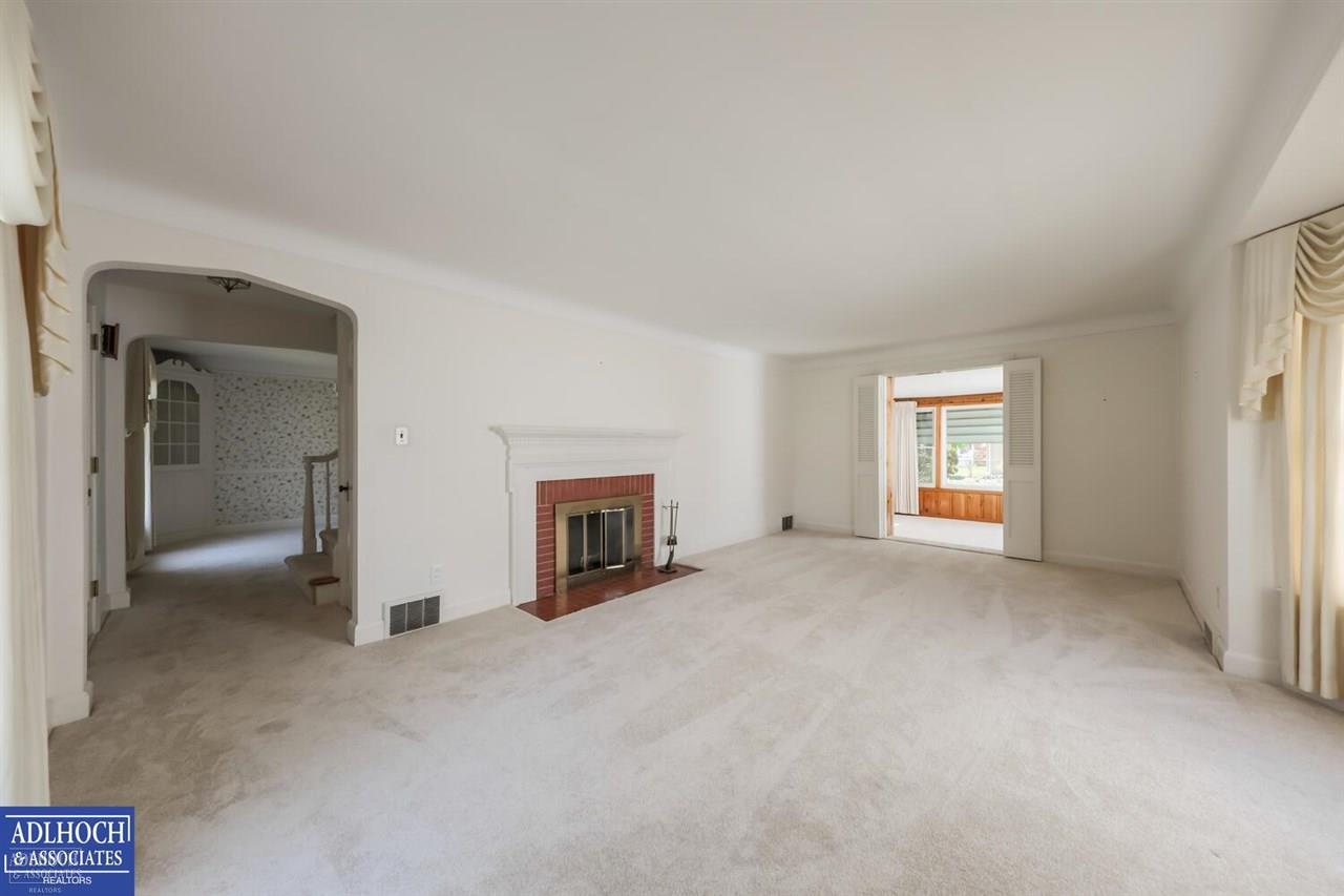 1395 Hampton Road Grosse Pointe Woods, MI 48236 - Photo 4 of 29