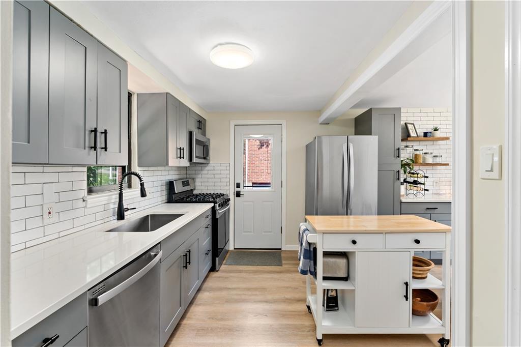733 Highview Road Pittsburgh, PA 15234 - Photo 8 of 29 Gallery Image 8