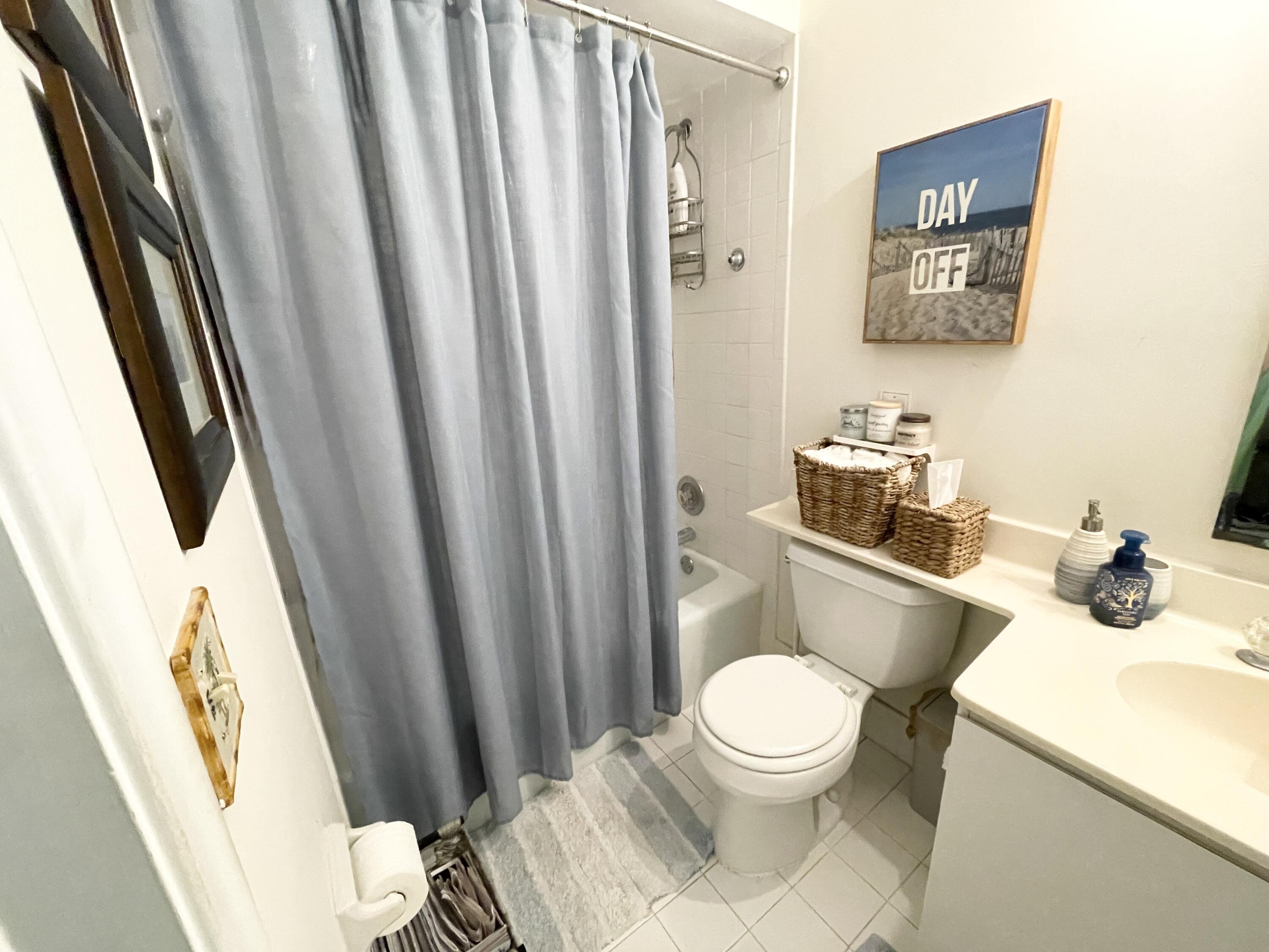 403 West Riverside Drive Tequesta, FL 33469 - Photo 12 of 26 3rd Bath