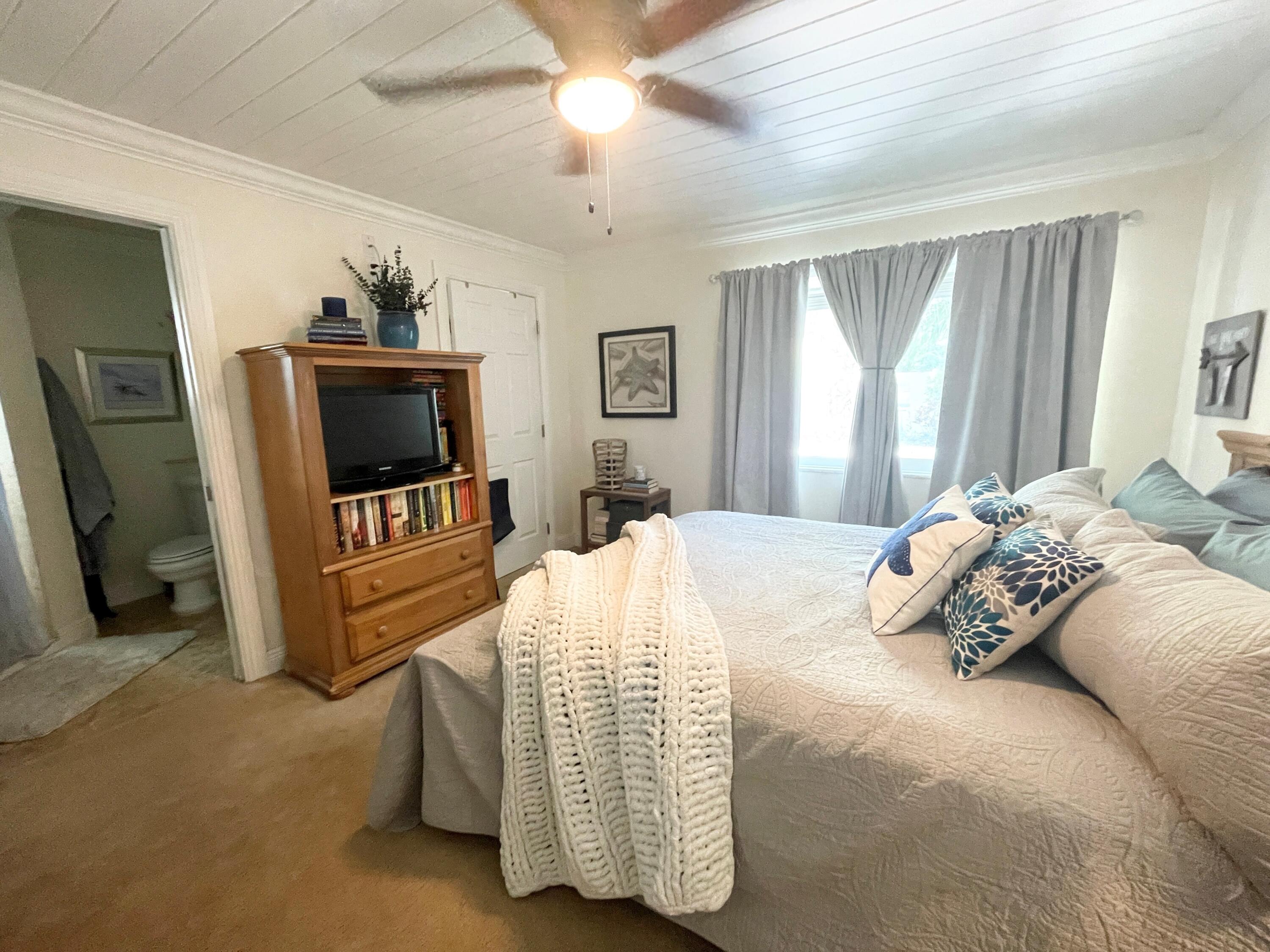 403 West Riverside Drive Tequesta, FL 33469 - Photo 6 of 26 Primary BR 1