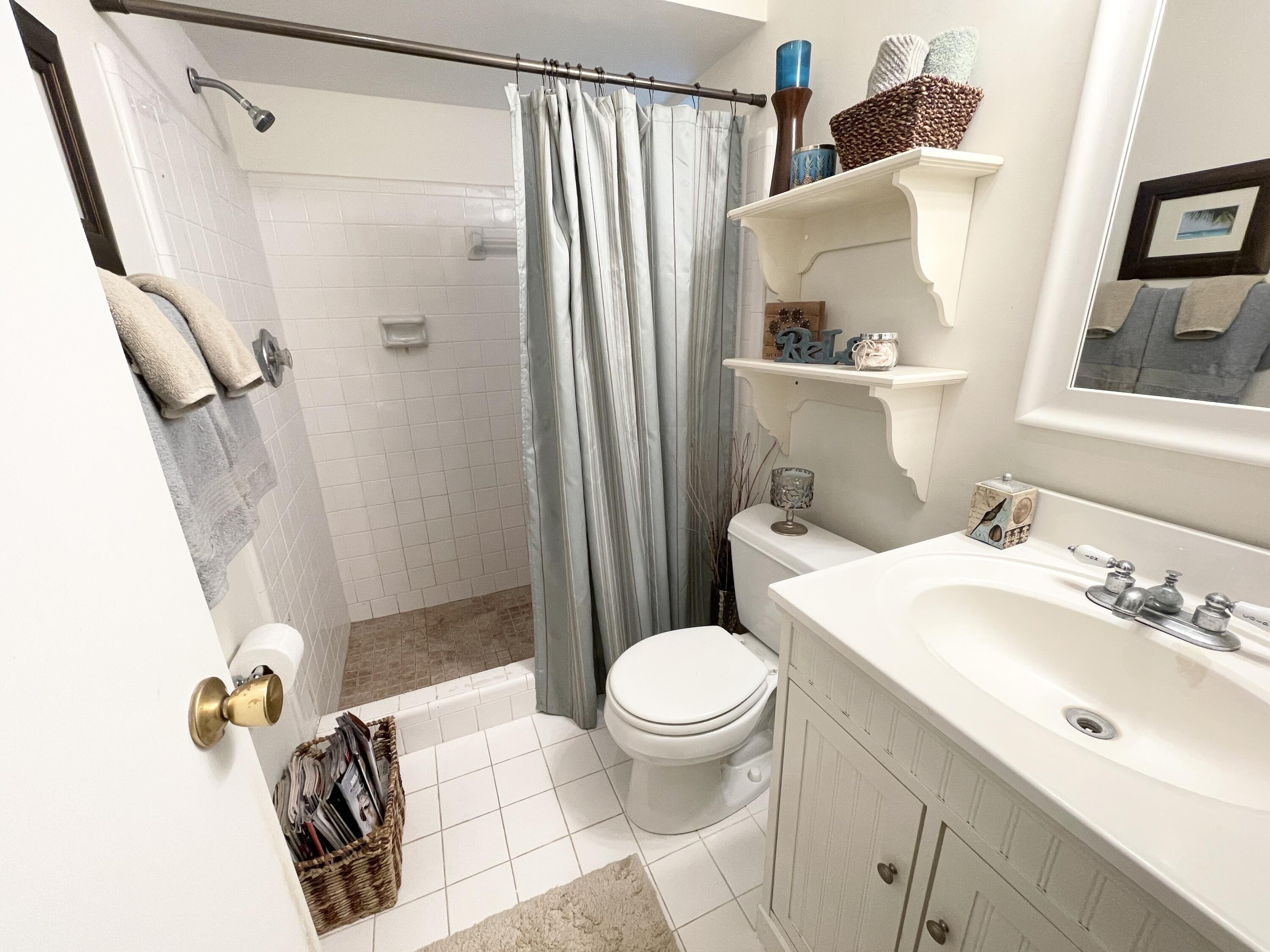 403 West Riverside Drive Tequesta, FL 33469 - Photo 10 of 26 Guest Bath 2