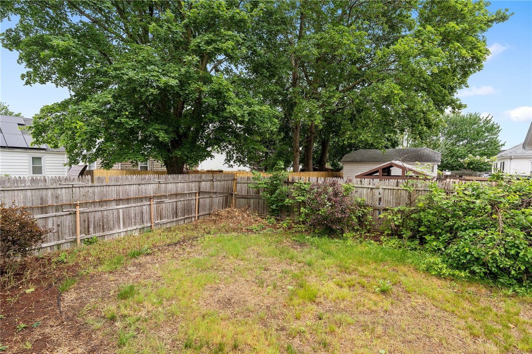 94 Whittier Road Pawtucket, RI 02861 - Photo 17 of 18