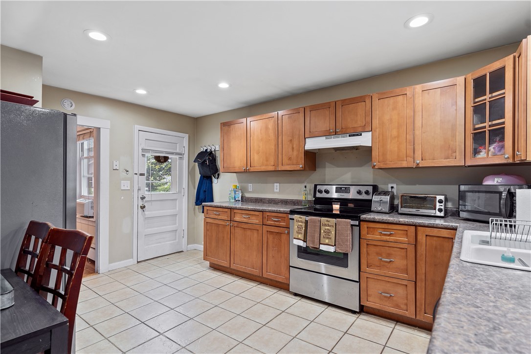 94 Whittier Road Pawtucket, RI 02861 - Photo 5 of 18