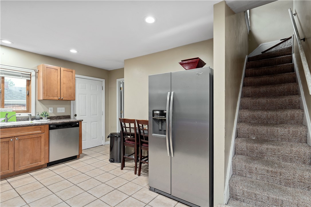 94 Whittier Road Pawtucket, RI 02861 - Photo 6 of 18