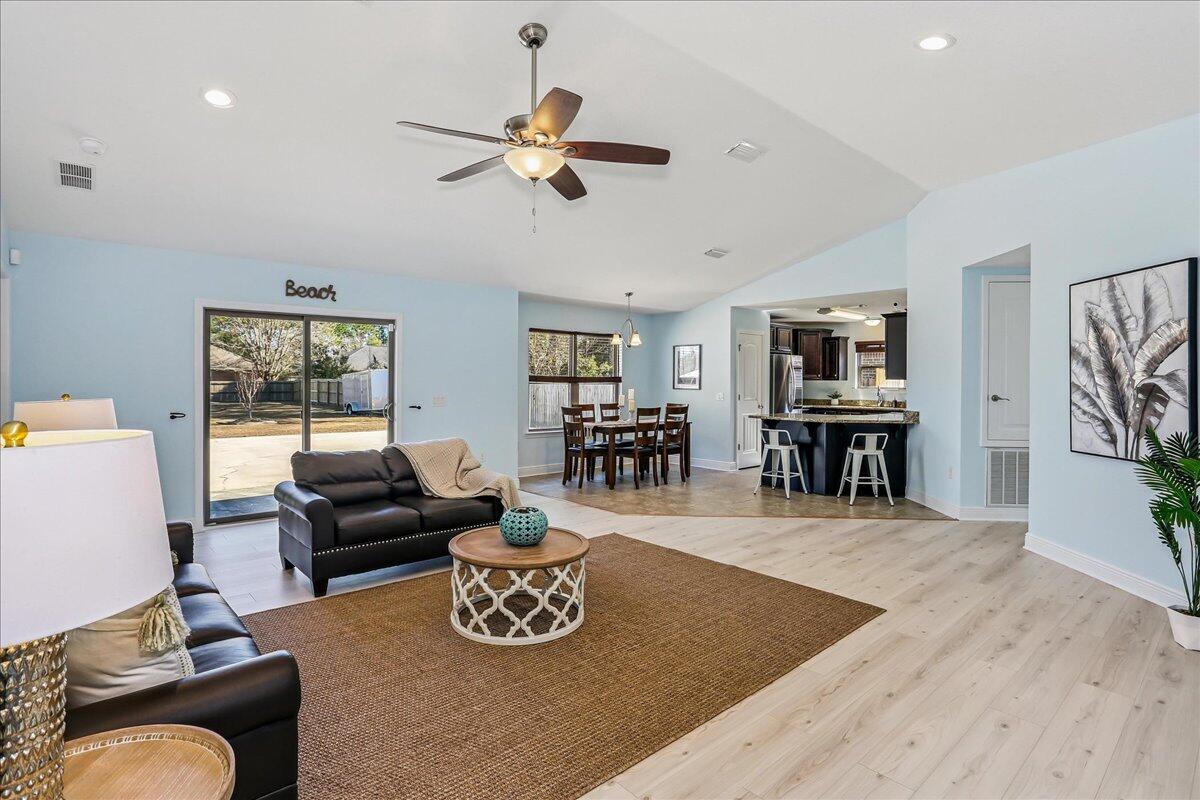 2038 Shannon Road Navarre, FL 32566 - Photo 5 of 29 Gallery Image 5