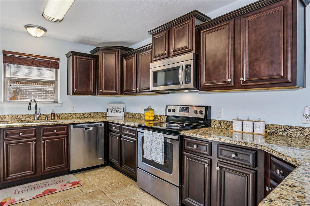2038 Shannon Road Navarre, FL 32566 - Photo 10 of 29 Gallery Image 10