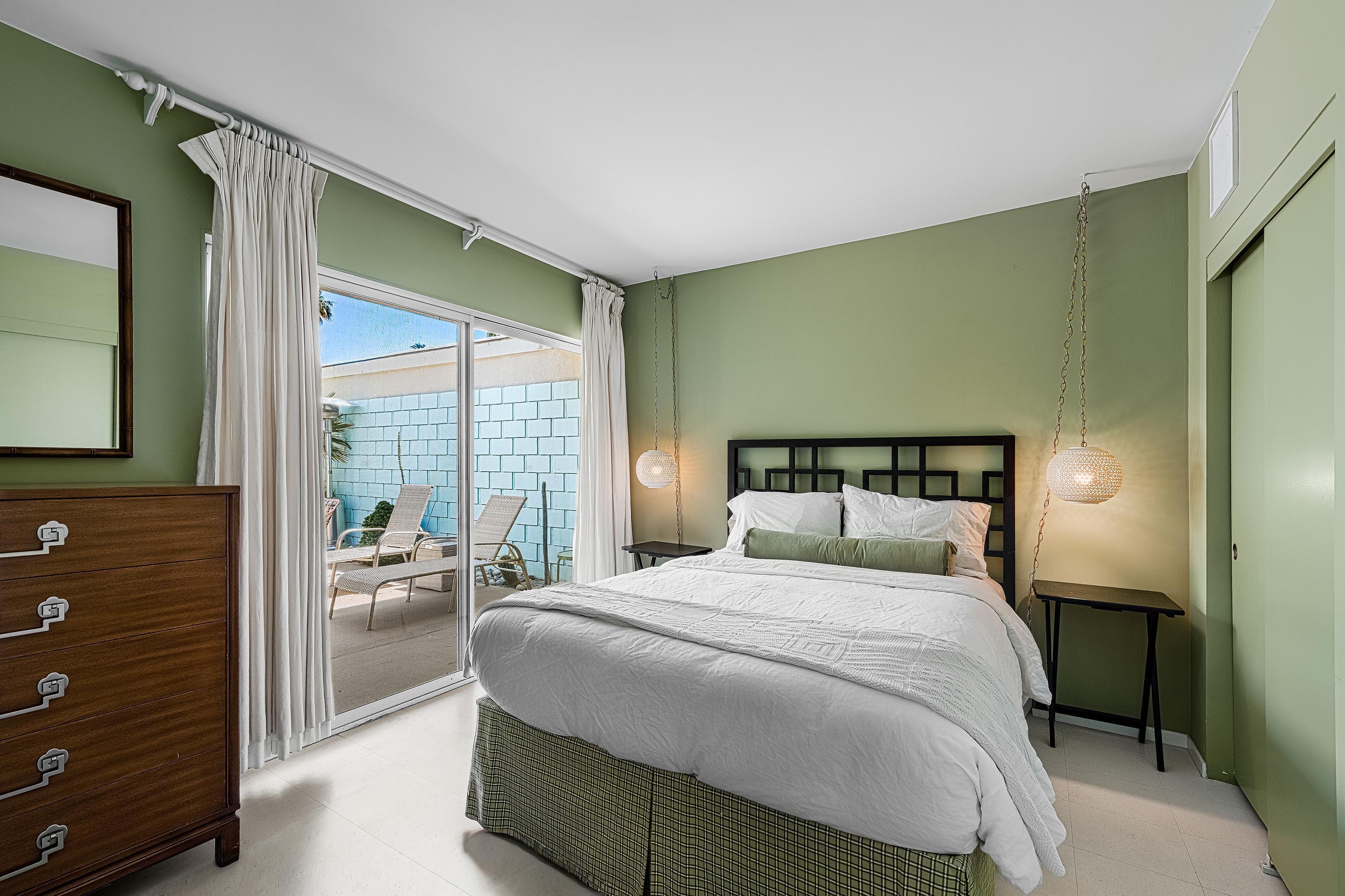 1855 Ramon Road, Unit 14 Palm Springs, CA 92264 - Photo 24 of 34 a bedroom with a bed and a large window