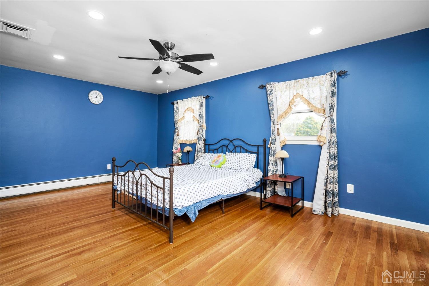 39 Lynnwood Road Edison, NJ 08820 - Photo 25 of 32 a bed room with a bed and a window