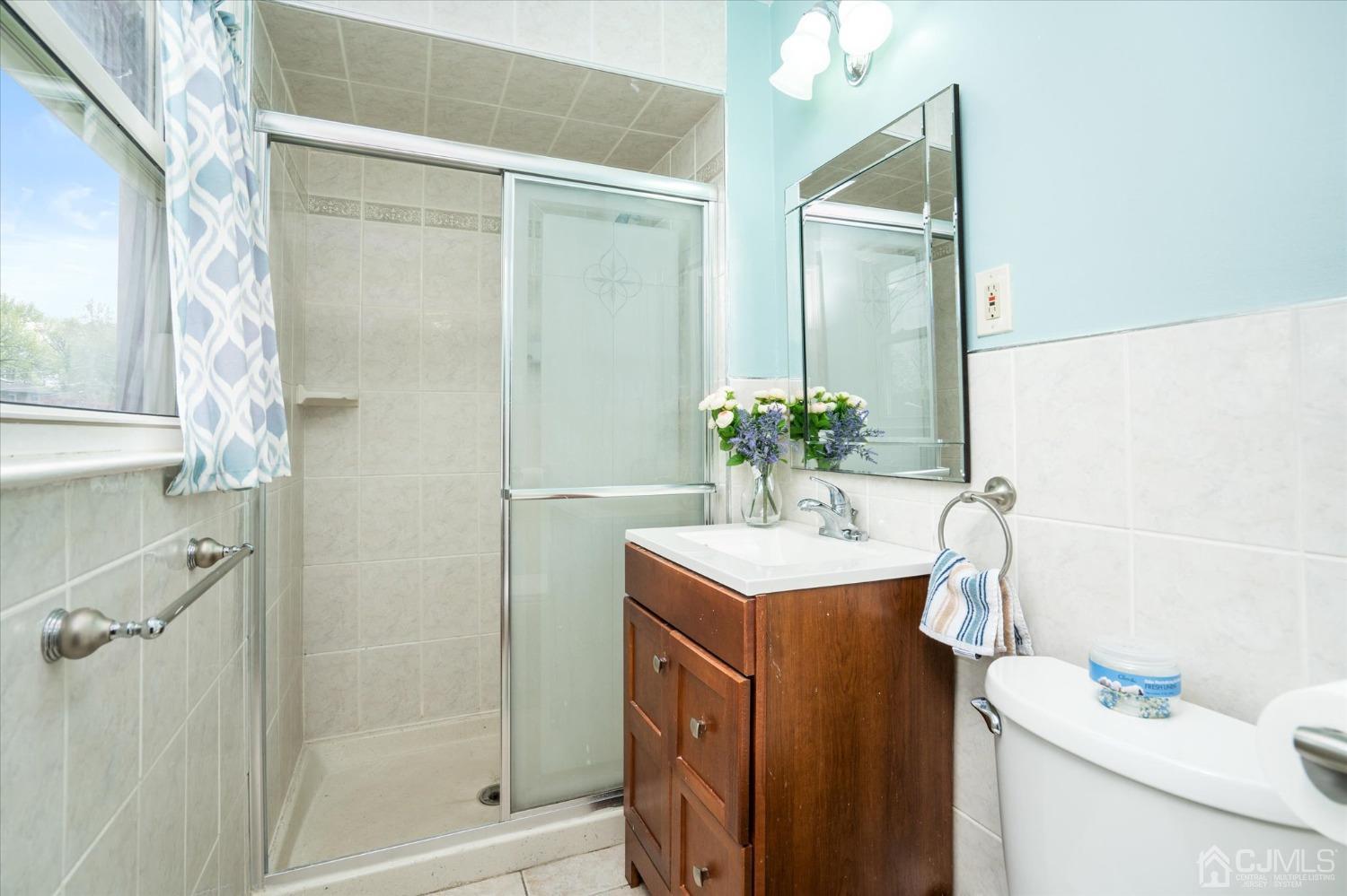39 Lynnwood Road Edison, NJ 08820 - Photo 27 of 32 a bathroom with a sink vanity granite and toilet