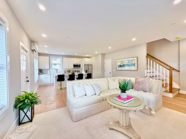 $626,000 | 20 Broad Street, Unit 1, Medway, MA 02053