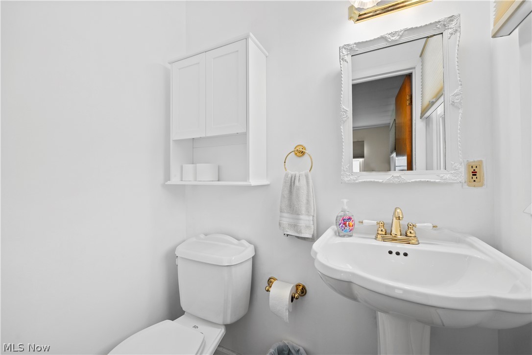 429 Morton Road Vermilion, OH 44089 - Photo 19 of 40 Half bath