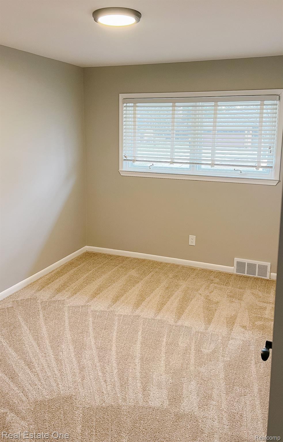 90 Shoreham Road Grosse Pointe, MI 48236 - Photo 19 of 32 Gallery Image 19
