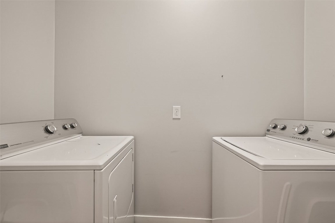 1819 South Street Houston, TX 77009 - Photo 27 of 27 a utility room with dryer and washer