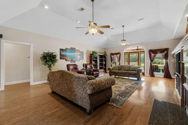 $799,000 | 102 Loftin Road, Columbia, MS 39429