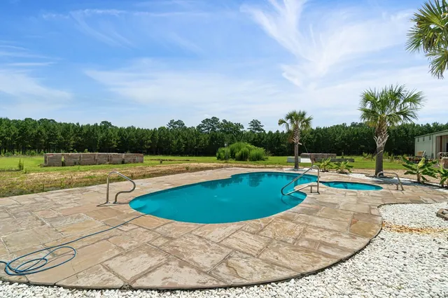 $850,000 | 102 Loftin Road, Columbia, MS 39429