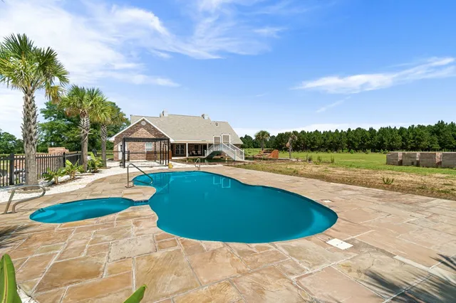 $850,000 | 102 Loftin Road, Columbia, MS 39429