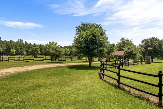 $850,000 | 102 Loftin Road, Columbia, MS 39429