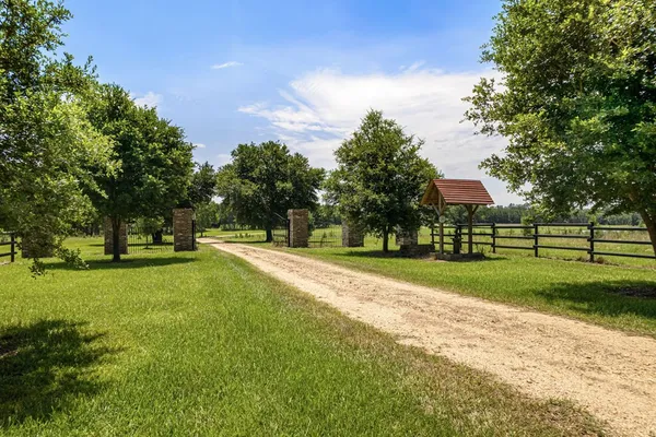 $799,000 | 102 Loftin Road, Columbia, MS 39429