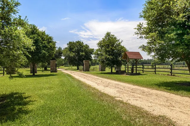 $850,000 | 102 Loftin Road, Columbia, MS 39429