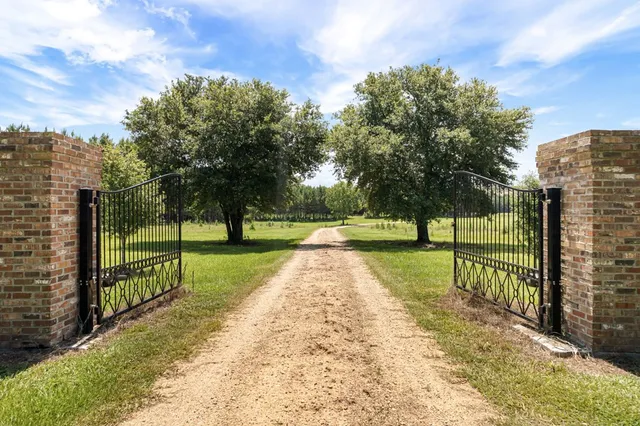 $850,000 | 102 Loftin Road, Columbia, MS 39429