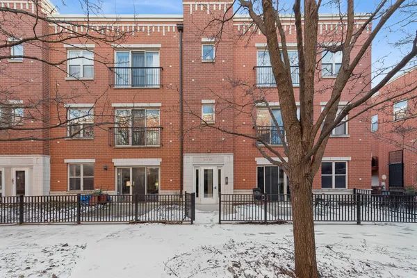 $299,900 | 347 East 25th Place, Unit 1E, Chicago, IL 60616