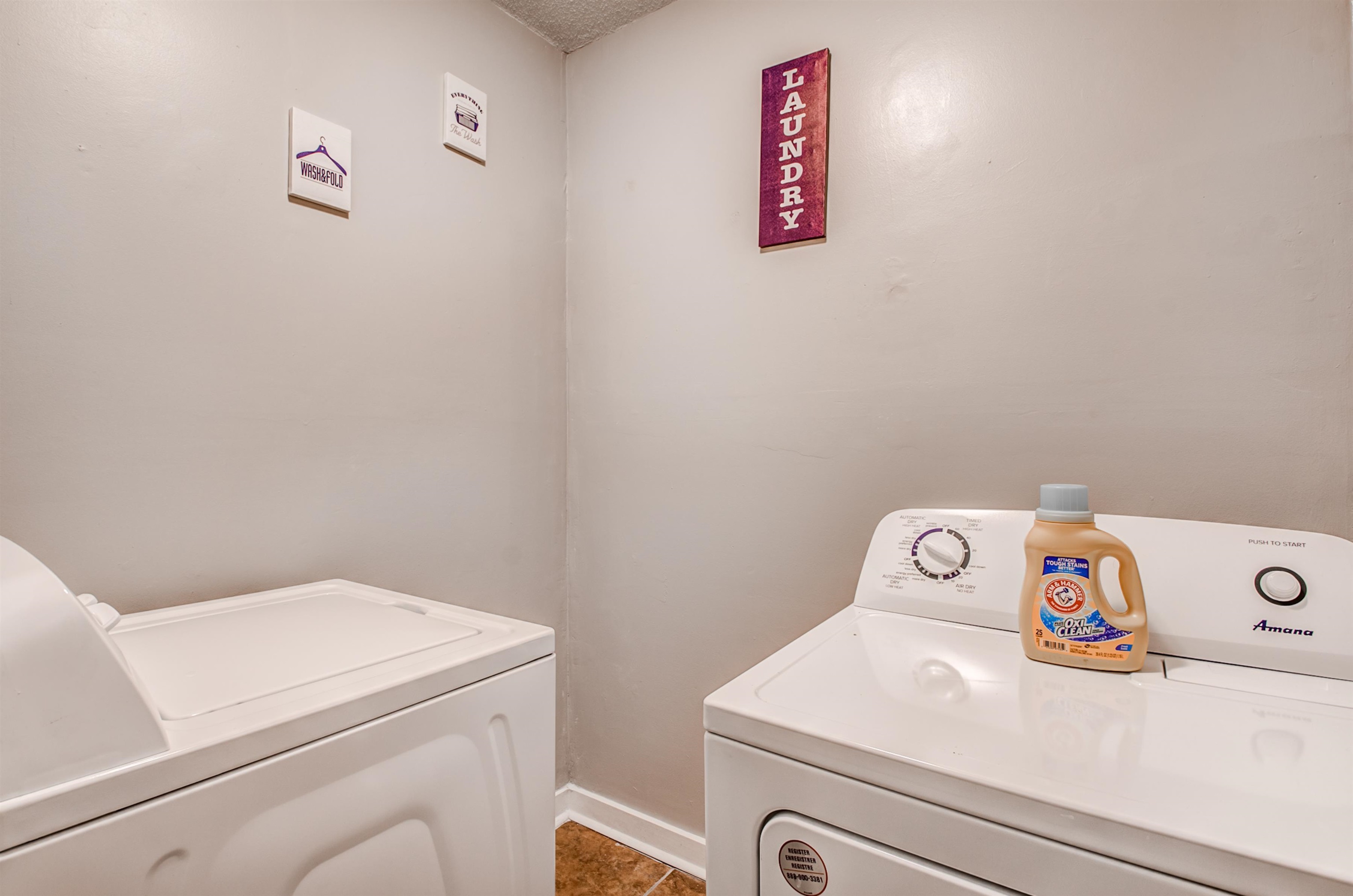 4850 Flamingo Road Memphis, TN 38117 - Photo 28 of 40 Laundry area with washing machine and dryer and a textured ceiling