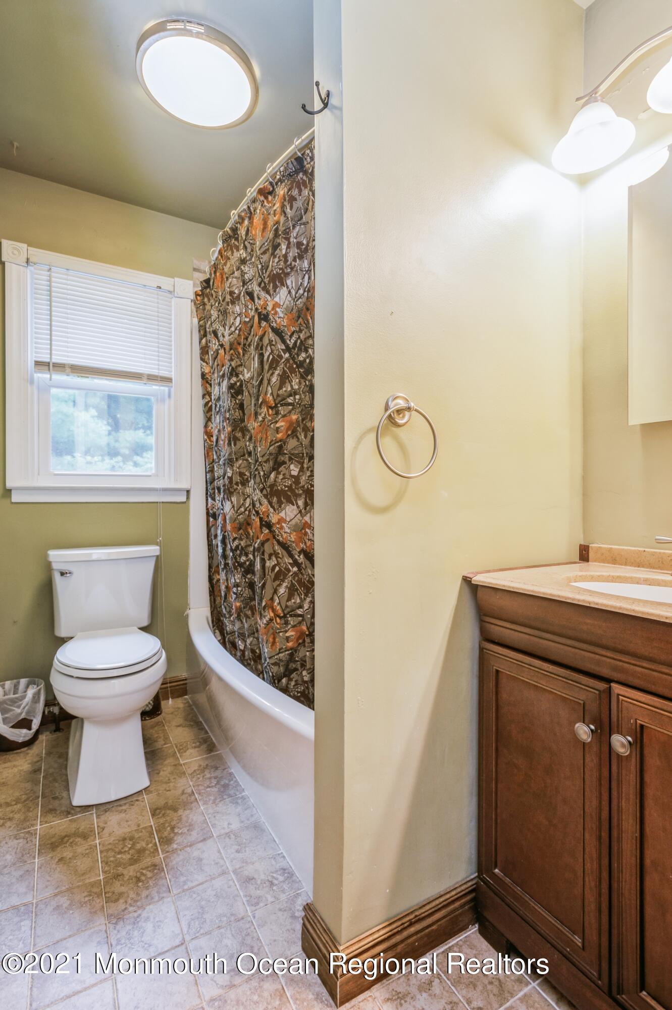540 Wright Debow Road Jackson, NJ 08527 - Photo 18 of 20 Bathroom