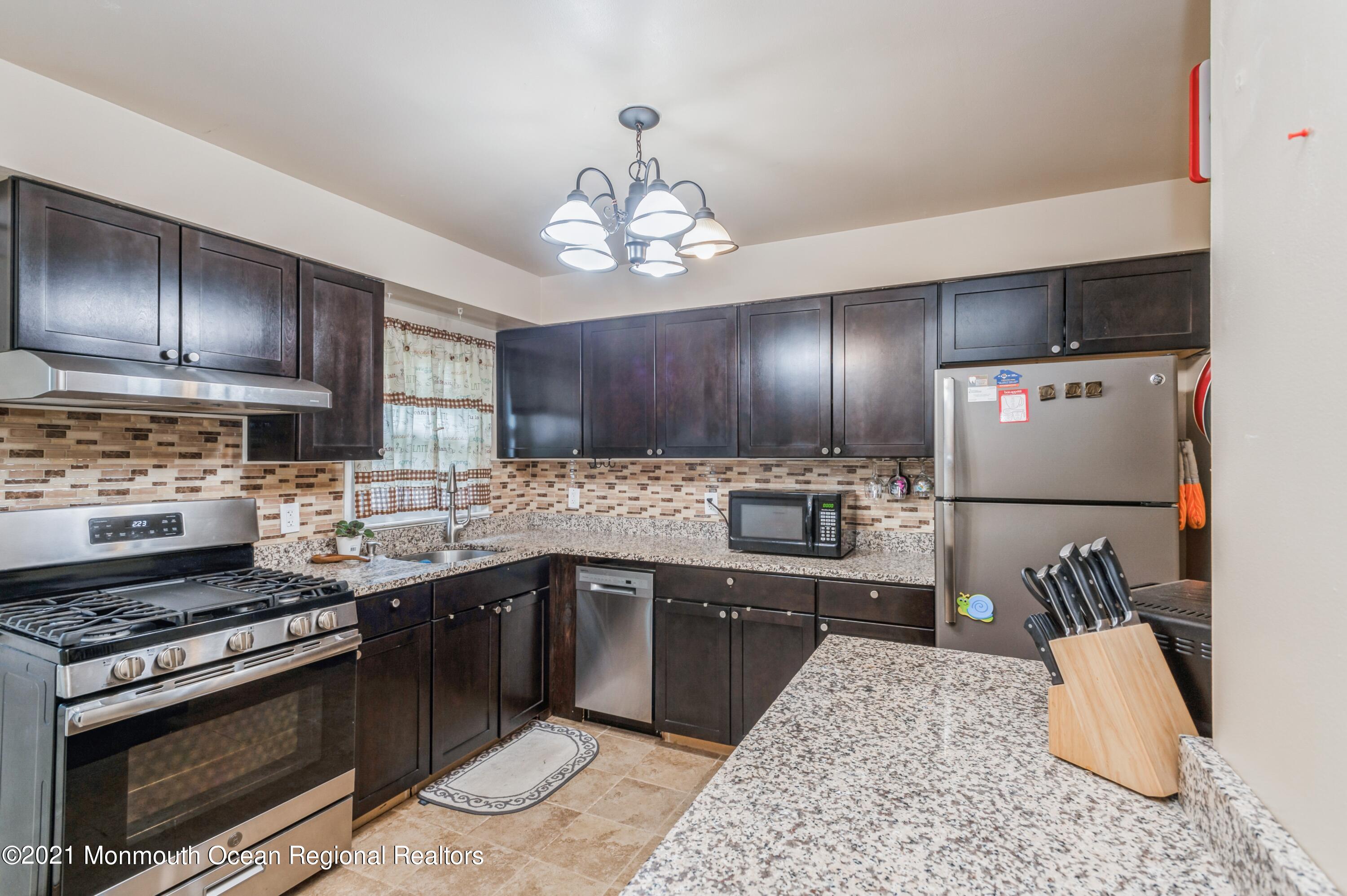 540 Wright Debow Road Jackson, NJ 08527 - Photo 8 of 20 Kitchen