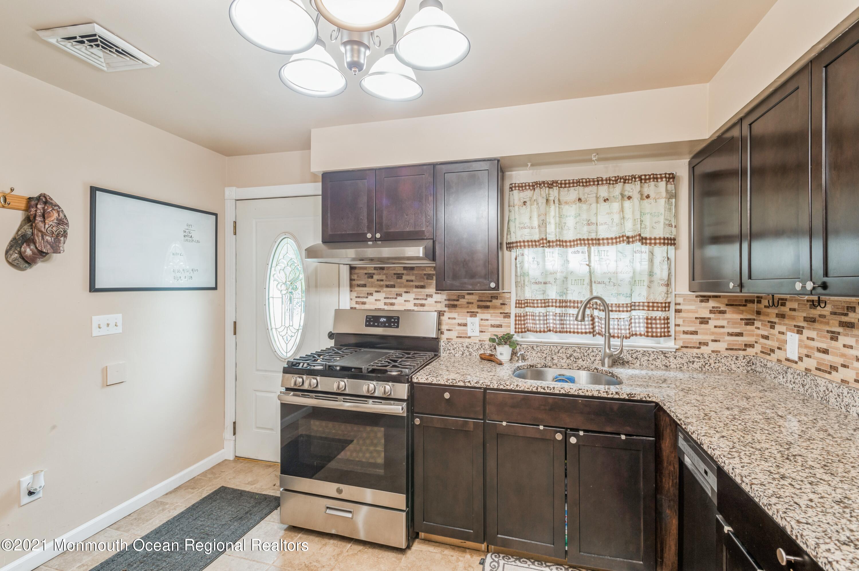 540 Wright Debow Road Jackson, NJ 08527 - Photo 10 of 20 Kitchen