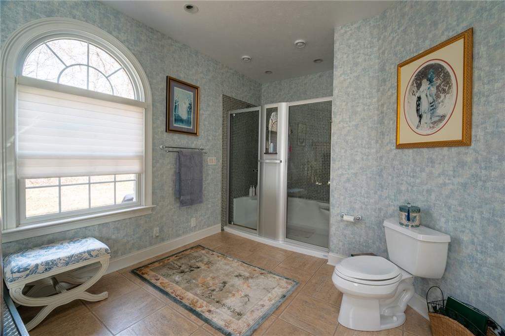 104 Angerer Road Canonsburg, PA 15317 - Photo 30 of 50 a bathroom with a toilet a sink and a bathtub