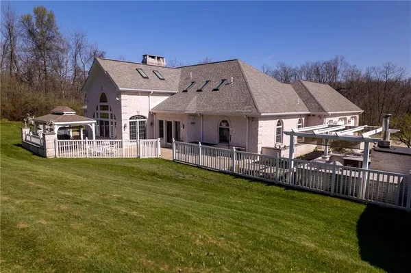 $3,000,000 | 104 Angerer Road, Canonsburg, PA 15317