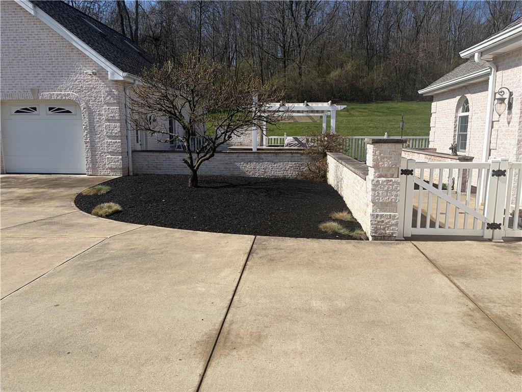 104 Angerer Road Canonsburg, PA 15317 - Photo 4 of 50 Between Main house and detached garage