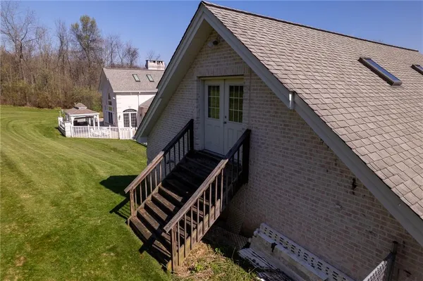 $3,000,000 | 104 Angerer Road, Canonsburg, PA 15317